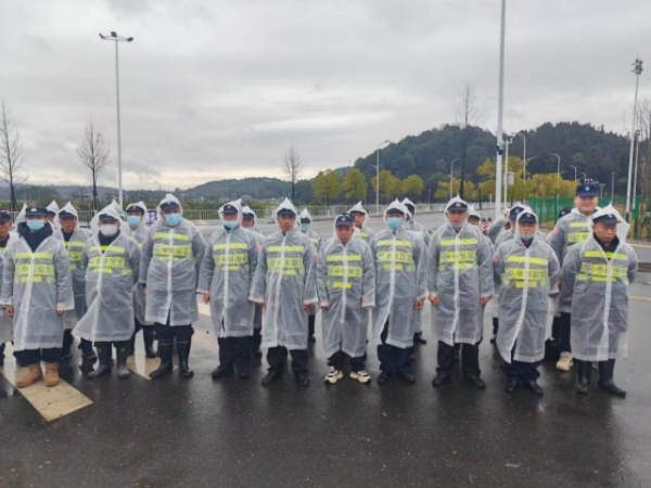 火树银花守平安 履职尽责护团圆